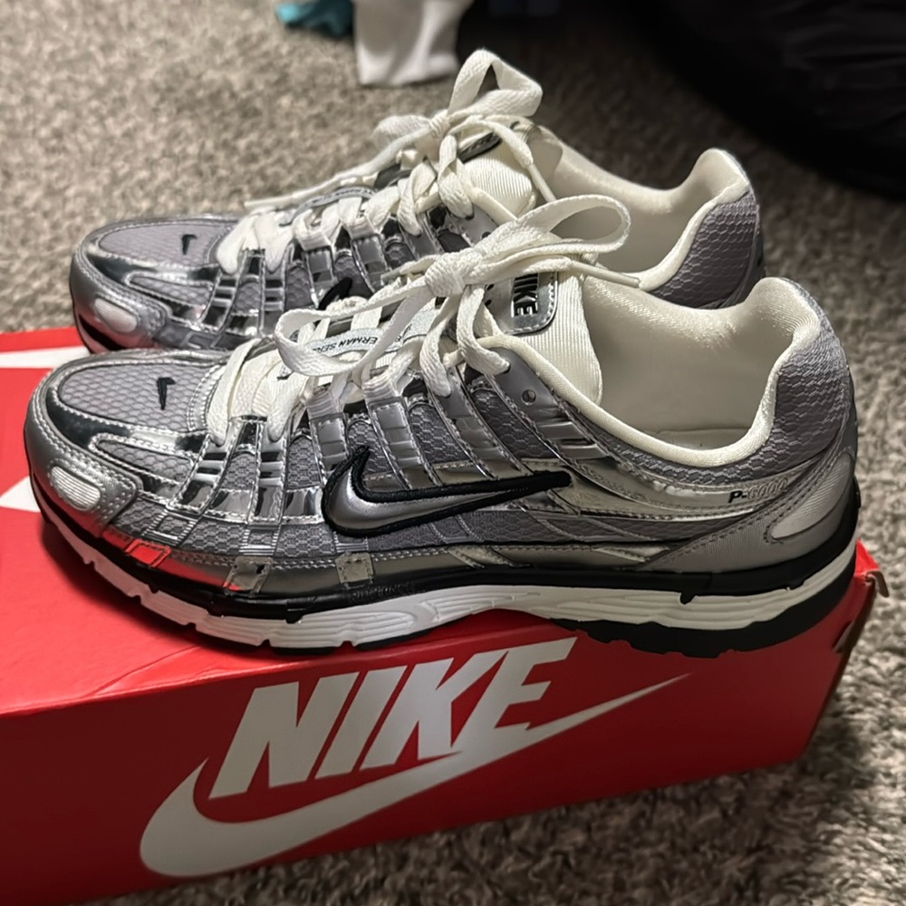 Men’s Nike P-6000 Shoes Size 7.5 - Metallic Silver